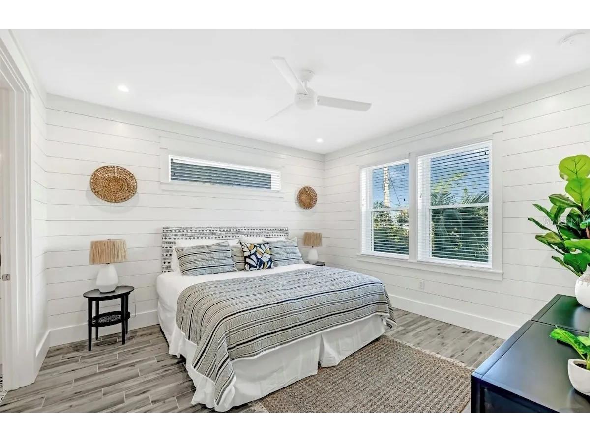 2403 Avenue C Bradenton Beach FL 34217 A4684030 image19