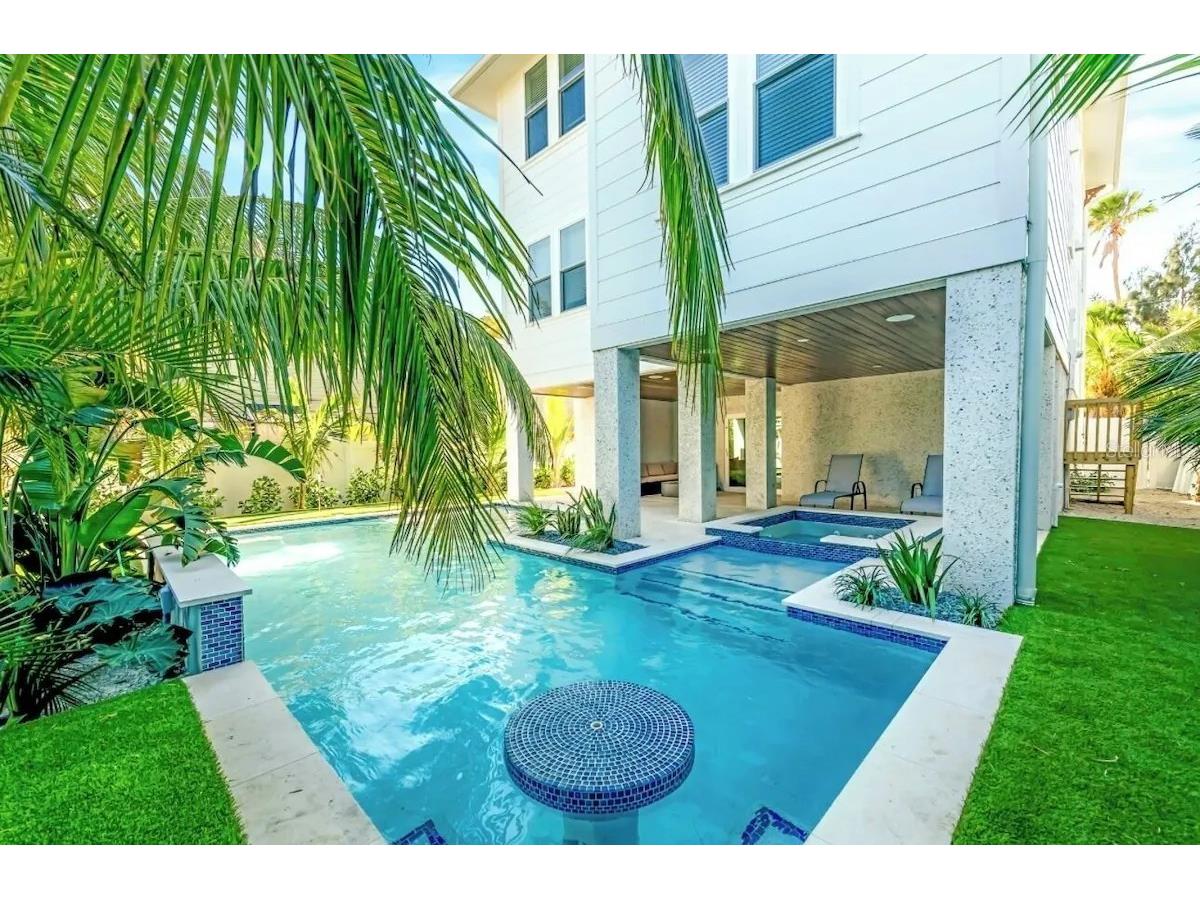 2403 Avenue C Bradenton Beach FL 34217 A4684030 image2