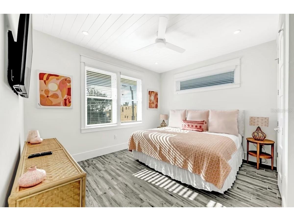 2403 Avenue C Bradenton Beach FL 34217 A4684030 image23