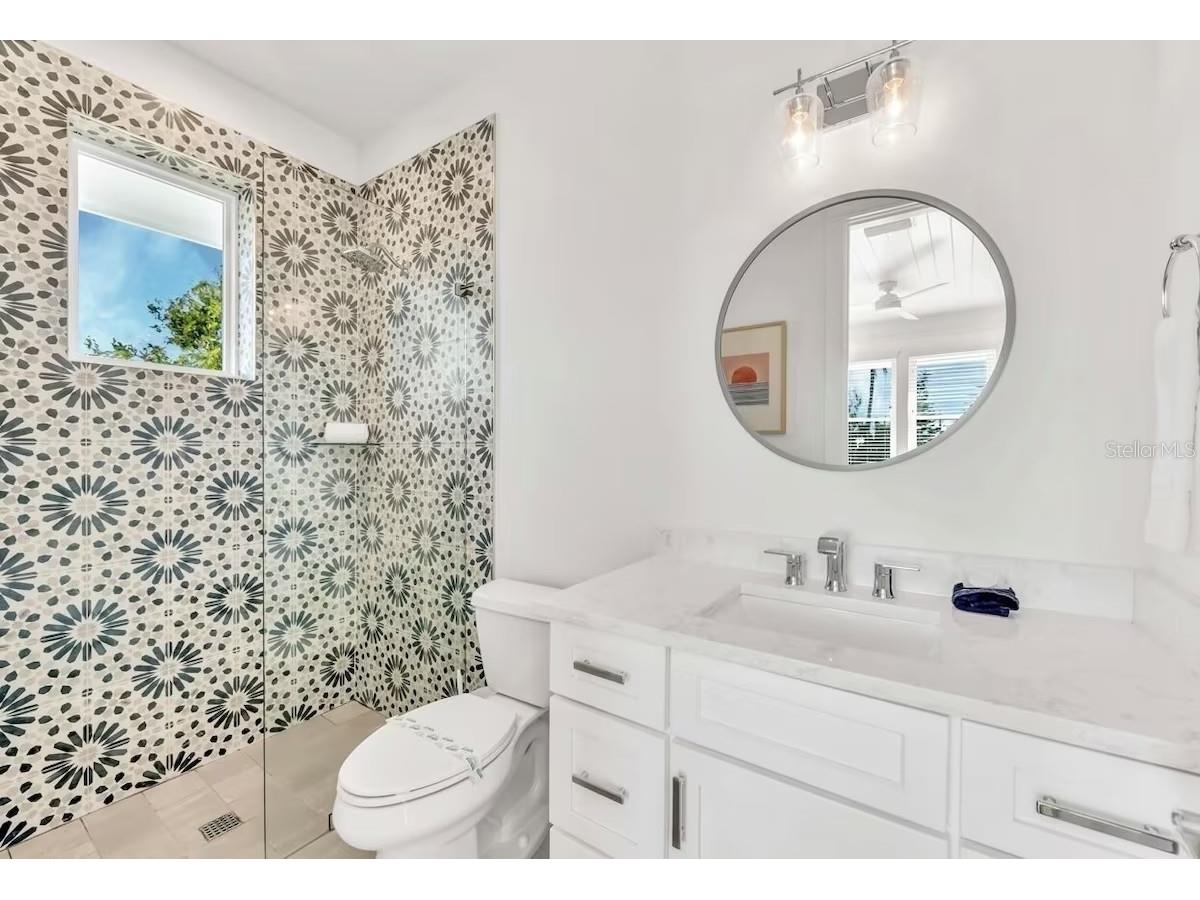 2403 Avenue C Bradenton Beach FL 34217 A4684030 image26