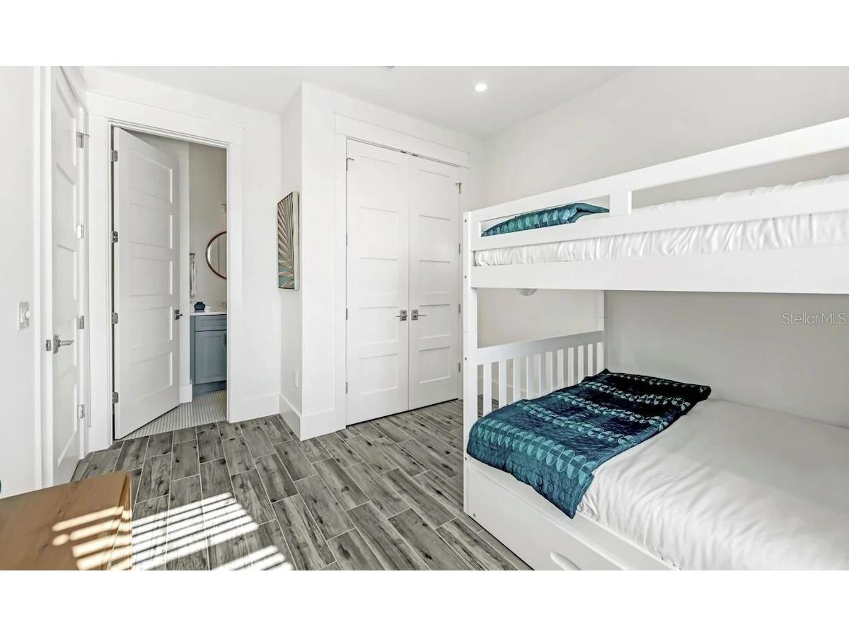 2403 Avenue C Bradenton Beach FL 34217 A4684030 image28