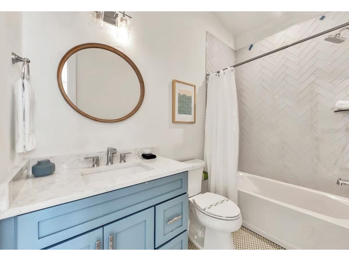 2403 Avenue C Bradenton Beach FL 34217 A4684030 image30