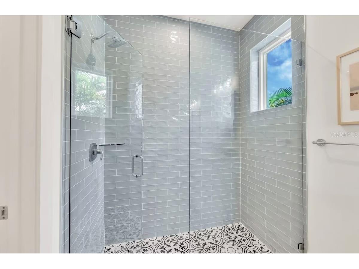 2403 Avenue C Bradenton Beach FL 34217 A4684030 image31