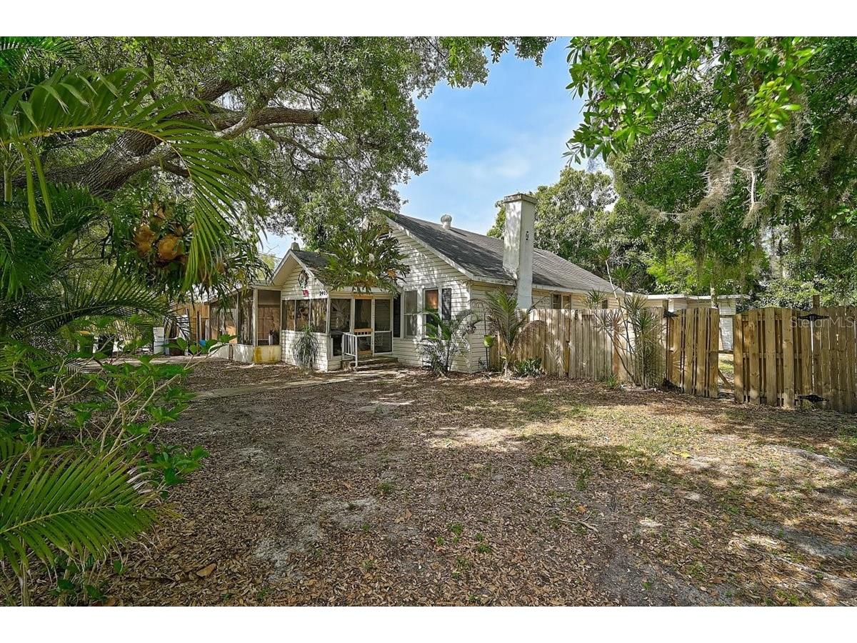 2403 Hickory Avenue Sarasota FL 34234 A4689265 image5