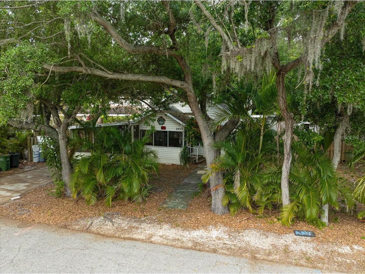 2403 Hickory Avenue Sarasota FL 34234 A4689265 image8