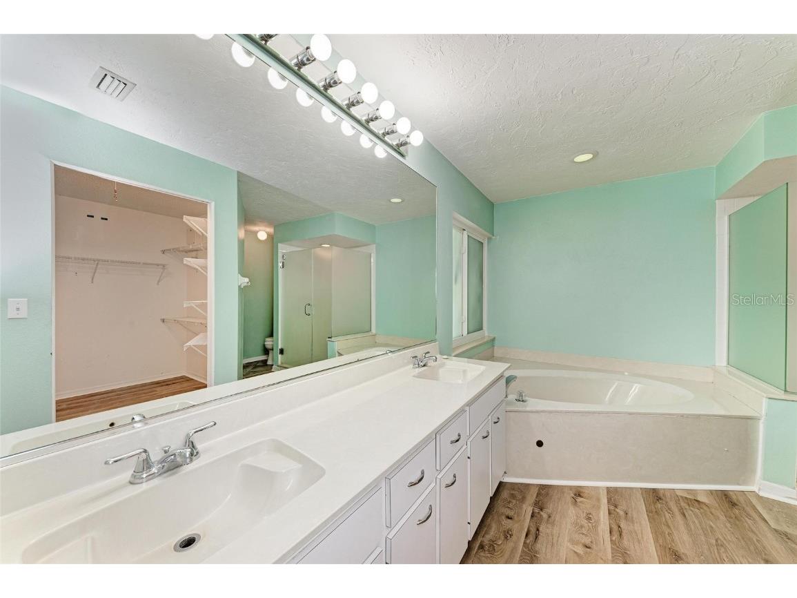 2403 Icecapade Drive Sarasota FL 34240 A4660800 image25