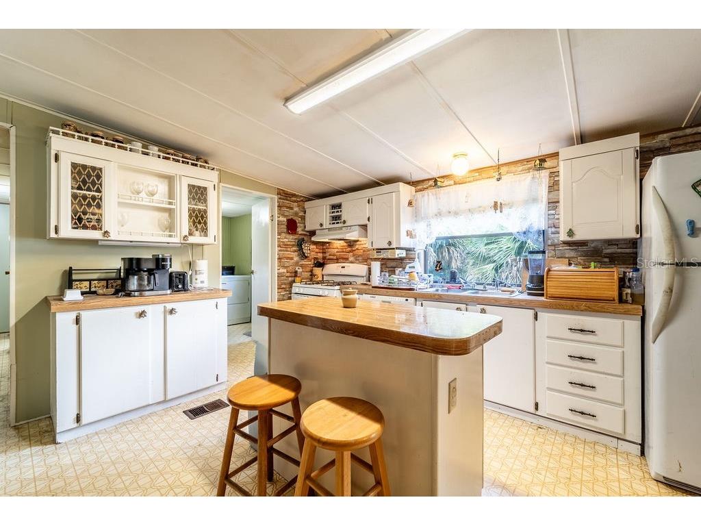 24031 Armadillo Road Astor FL 32102 V4944768 image16