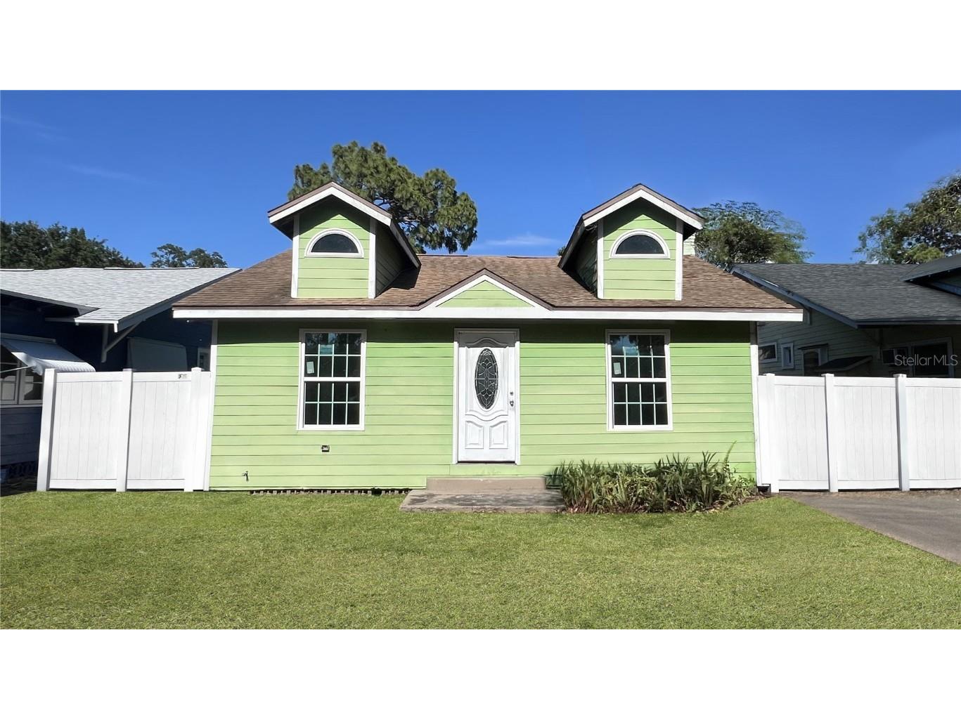 2404 53rd Street S Gulfport FL 33707 A4613856 image1