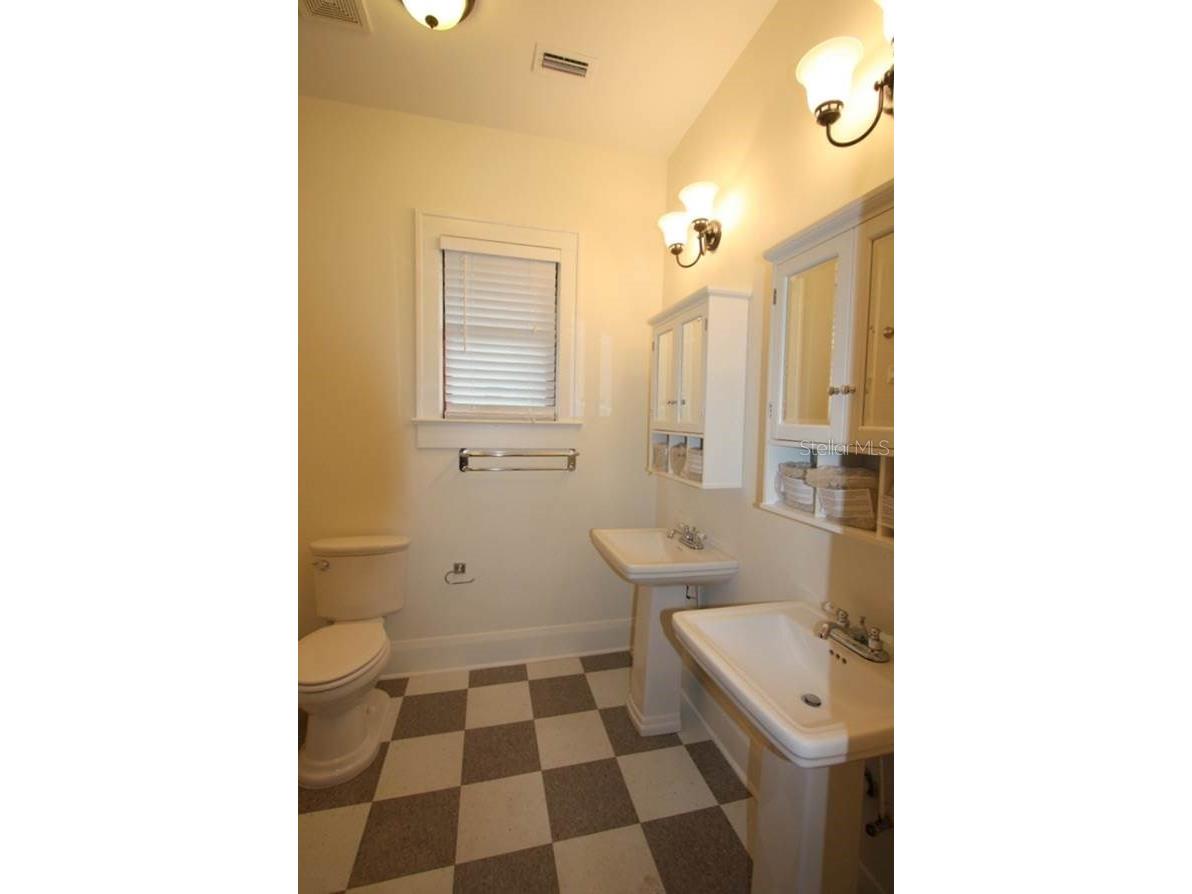 2404 N Morgan Street Tampa FL 33602 TB8520665 image17