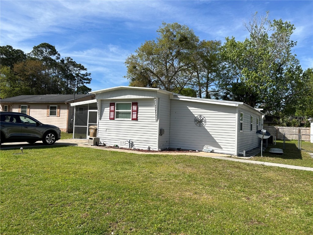 24041 Coon Road Astor FL 32102 V4935109 image1