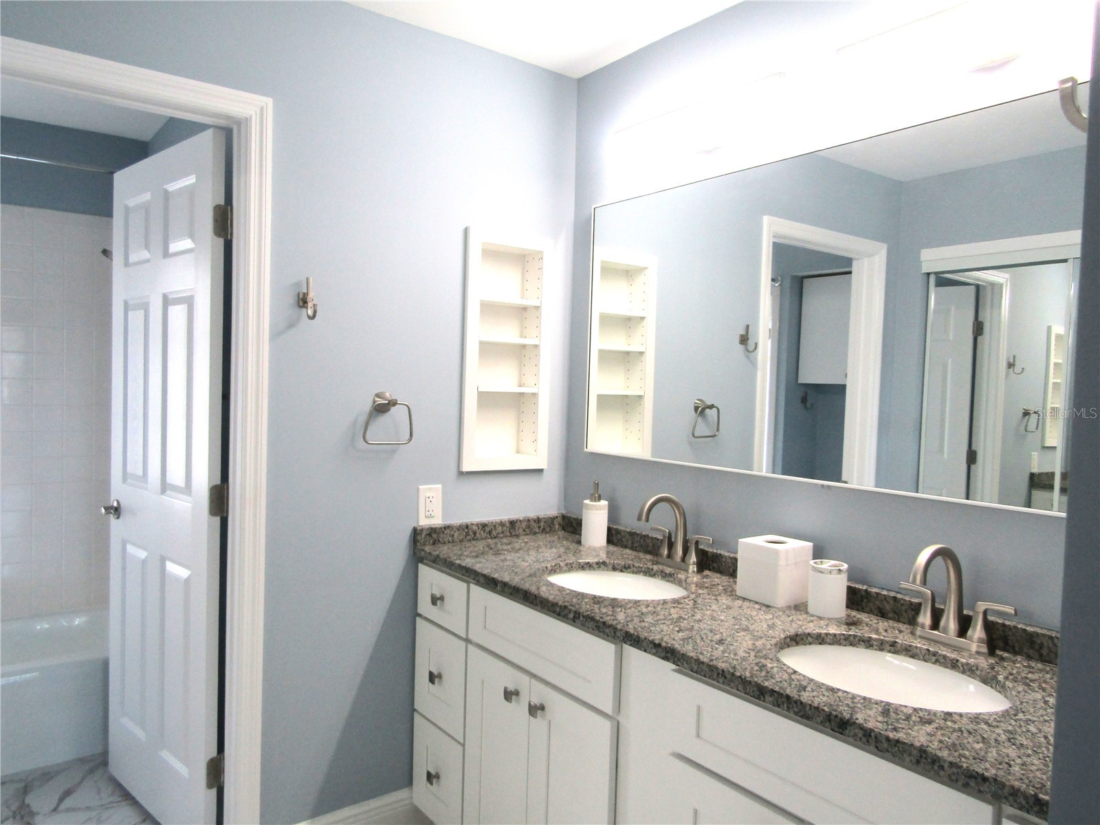 2405 Crispin Court #E1 Sarasota FL 34235 A4686722 image12