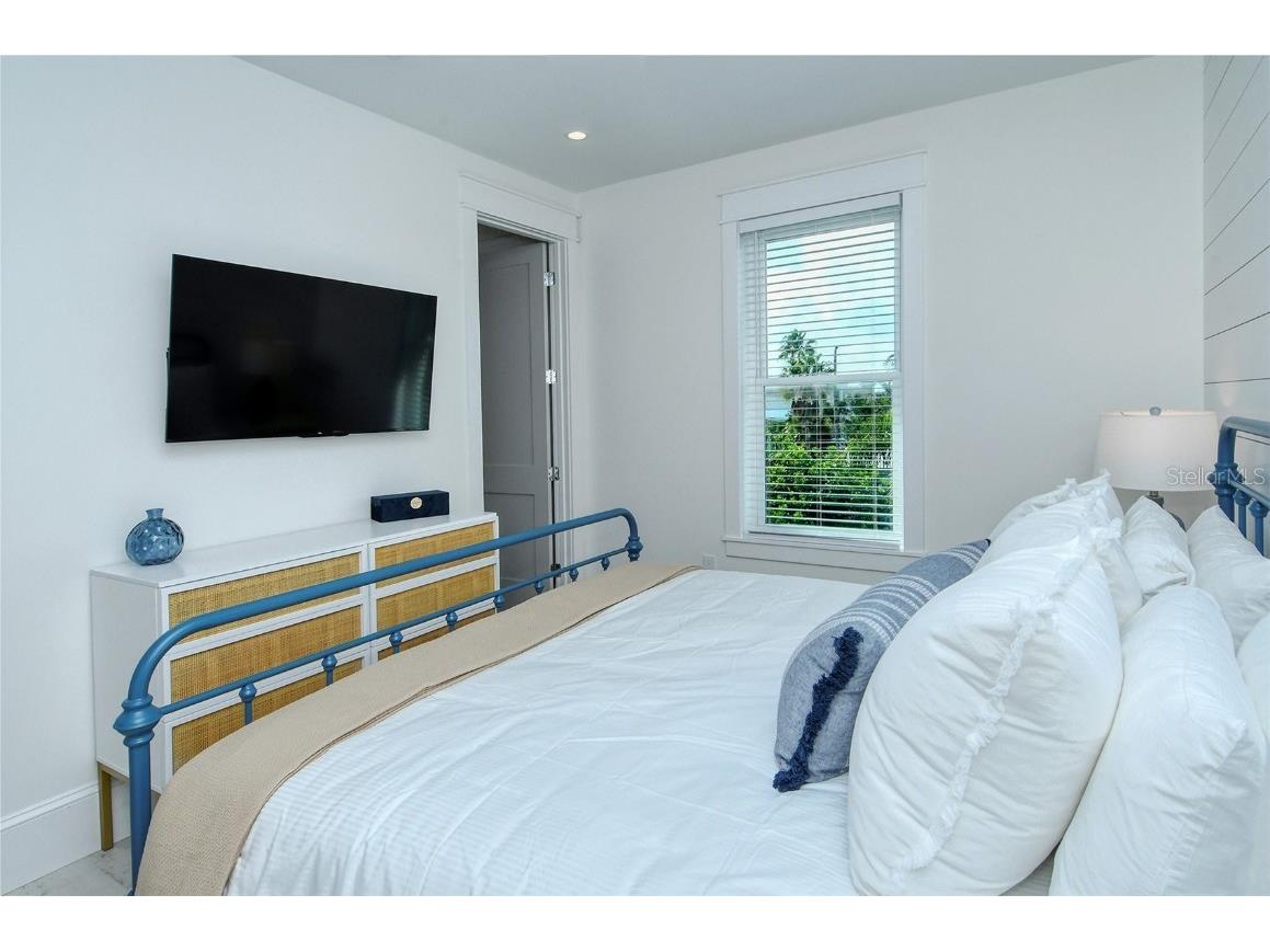 2406 Avenue C Bradenton Beach FL 34217 A4671874 image52