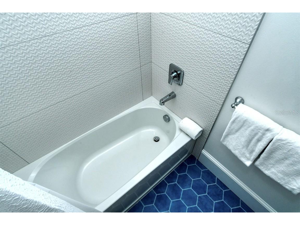 2406 Avenue C Bradenton Beach FL 34217 A4671874 image60