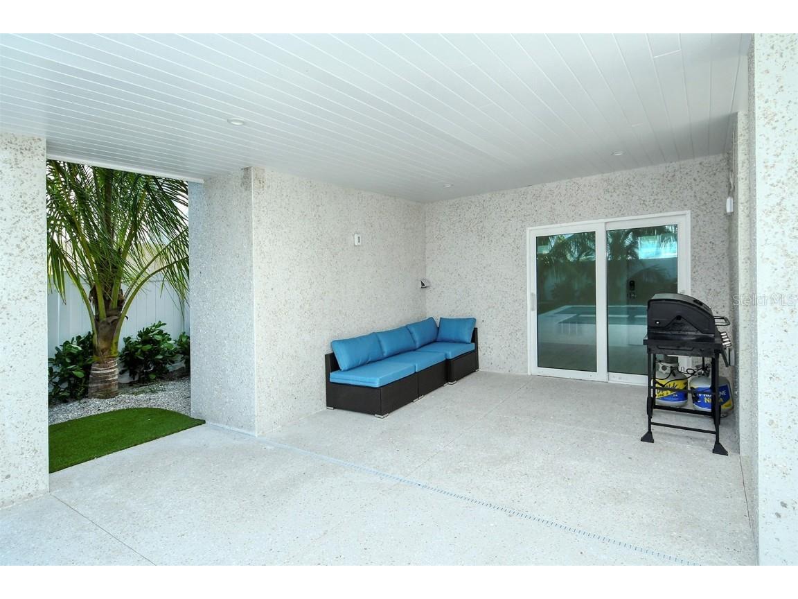 2406 Avenue C Bradenton Beach FL 34217 A4671874 image83
