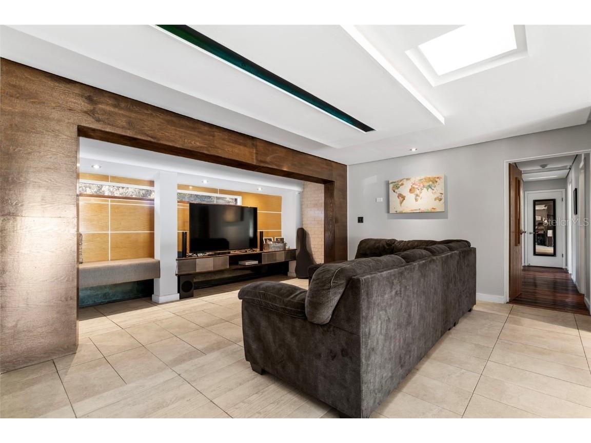 2406 Meadowbrook Drive Lutz FL 33558 TB8450843 image7