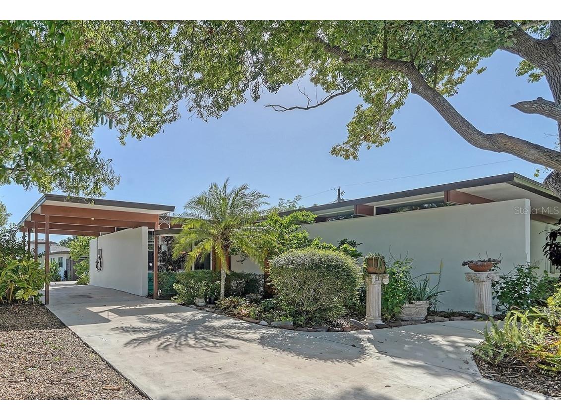 2406 Siesta Drive Sarasota FL 34239 A4588903 image1