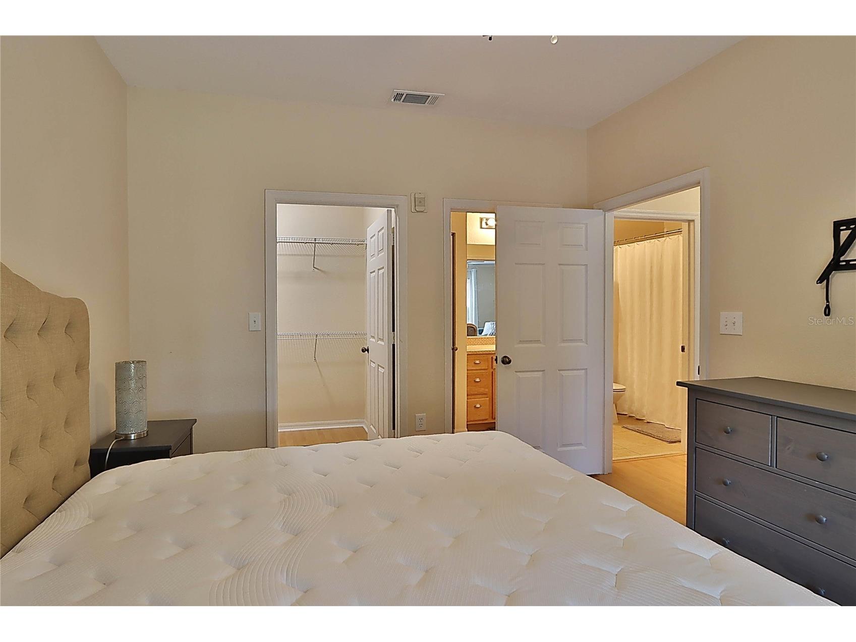 2407 Courtney Meadows Court #103 Tampa FL 33619 TB8497021 image16