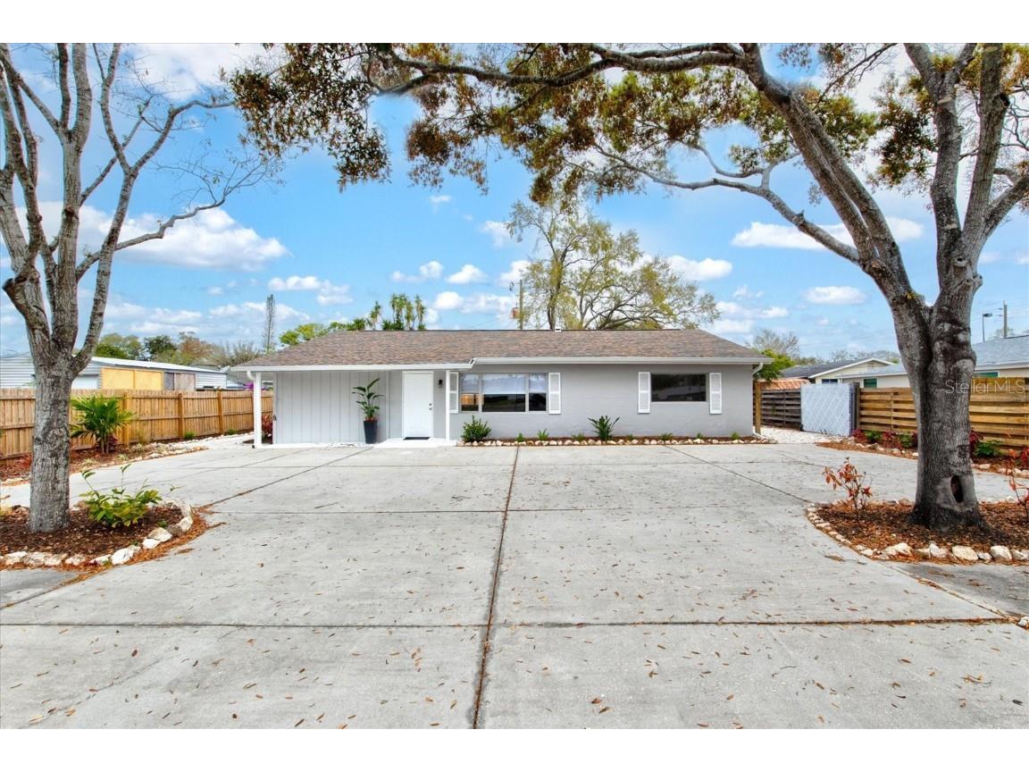 2408 43rd Avenue W Bradenton FL 34205 A4599381 image1