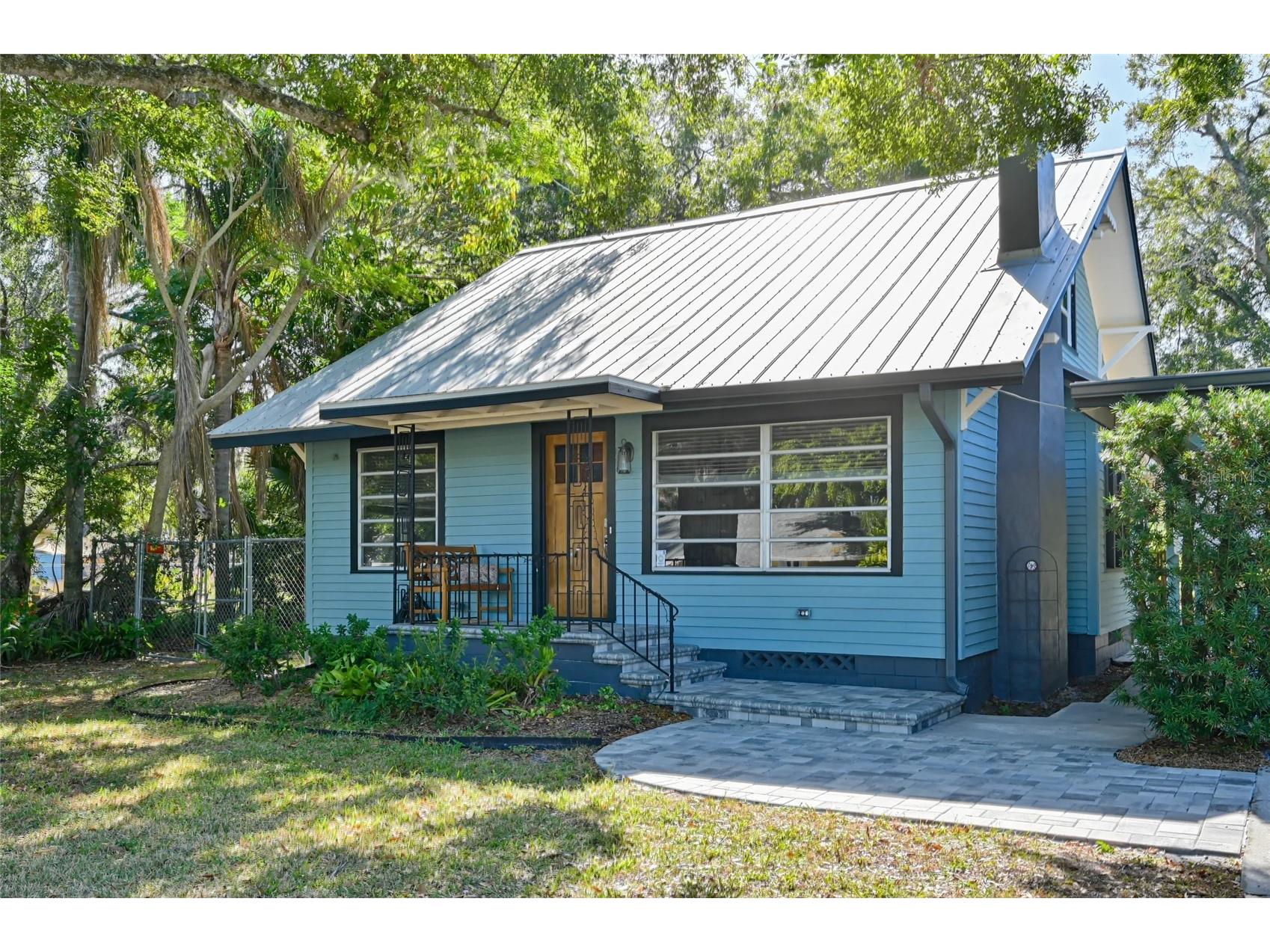 2408 Hillview Street Sarasota FL 34239 A4683579 image1