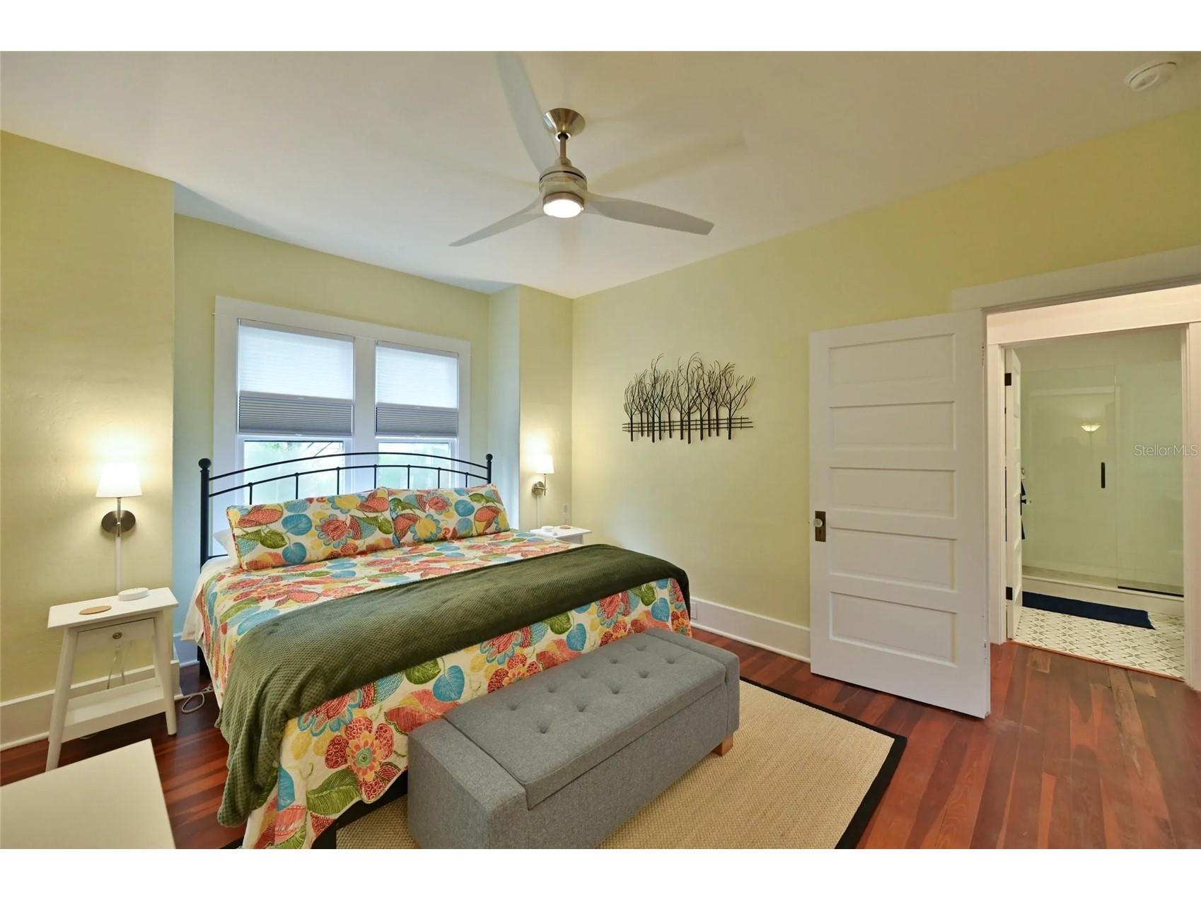 2408 Hillview Street Sarasota FL 34239 A4683579 image10