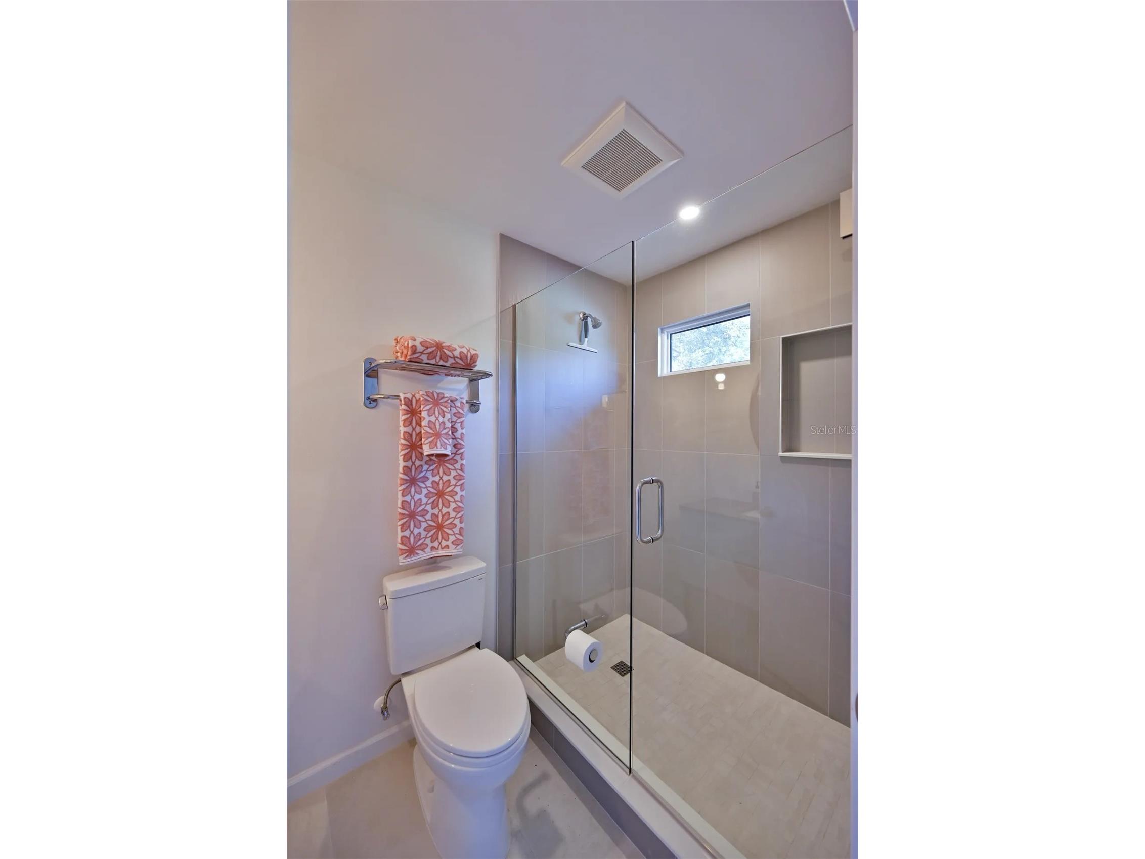 2408 Hillview Street Sarasota FL 34239 A4683579 image14