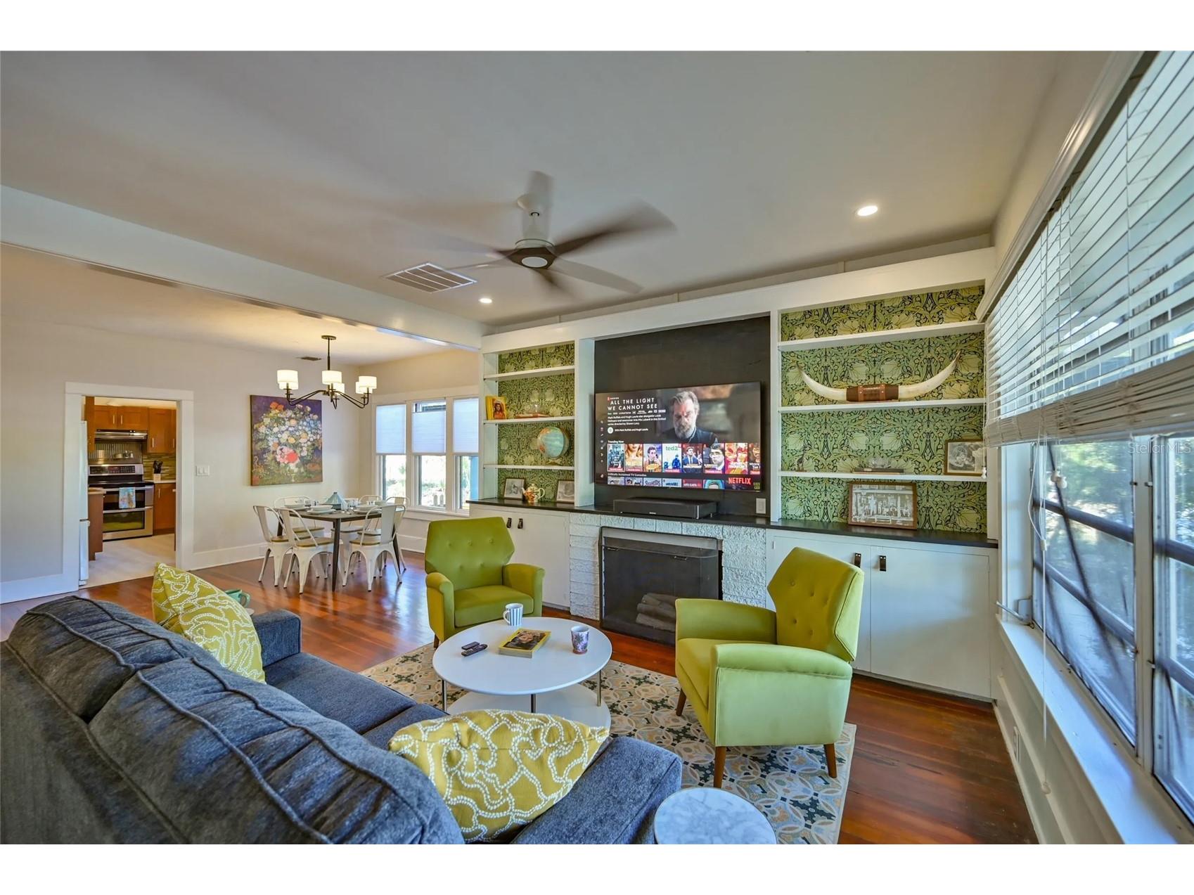 2408 Hillview Street Sarasota FL 34239 A4683579 image2