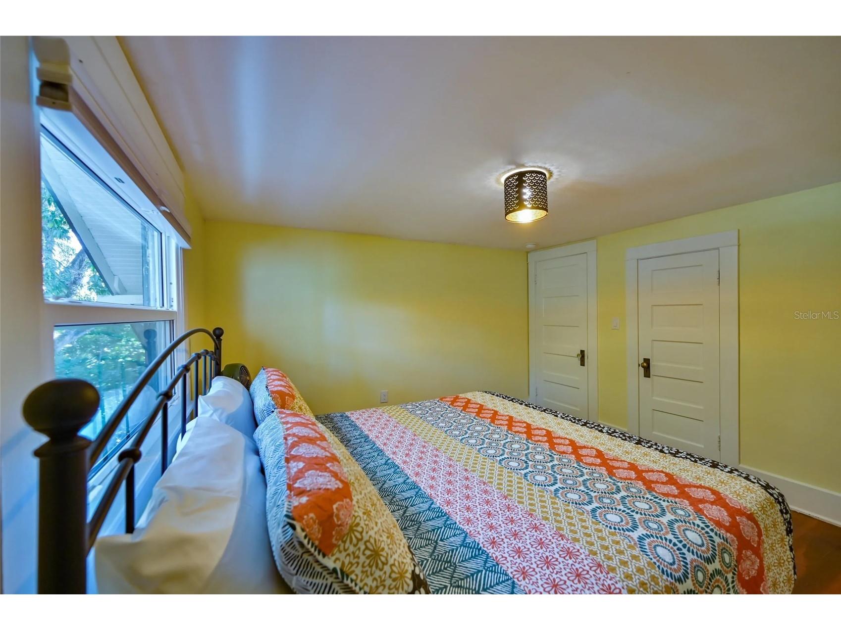 2408 Hillview Street Sarasota FL 34239 A4683579 image21