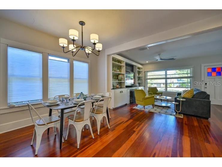 2408 Hillview Street Sarasota FL 34239 A4683579 image3