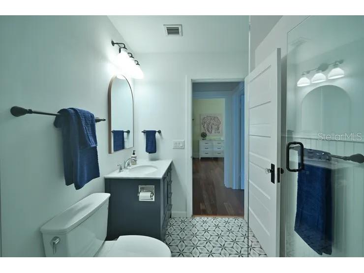 2408 Hillview Street Sarasota FL 34239 A4683579 image7