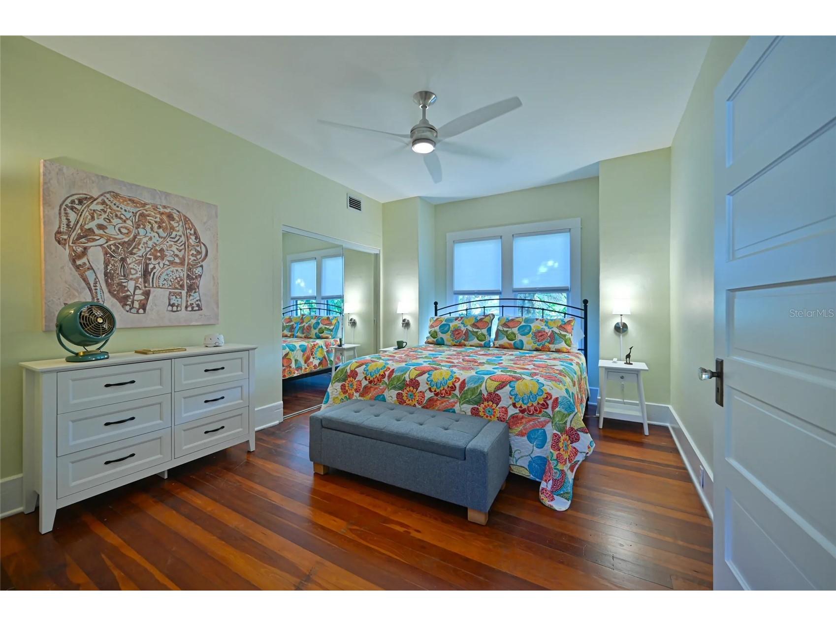2408 Hillview Street Sarasota FL 34239 A4683579 image9