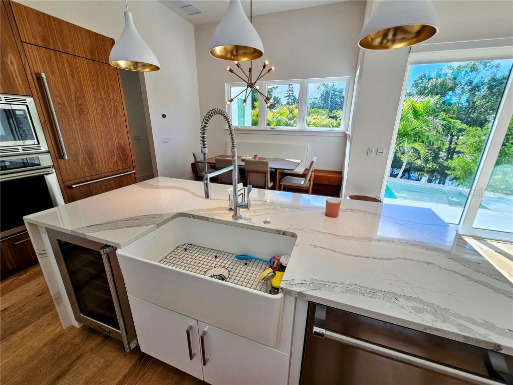 2408 Nassau Street Sarasota FL 34231 - PHILLIPPI CREEK O6314669 image16