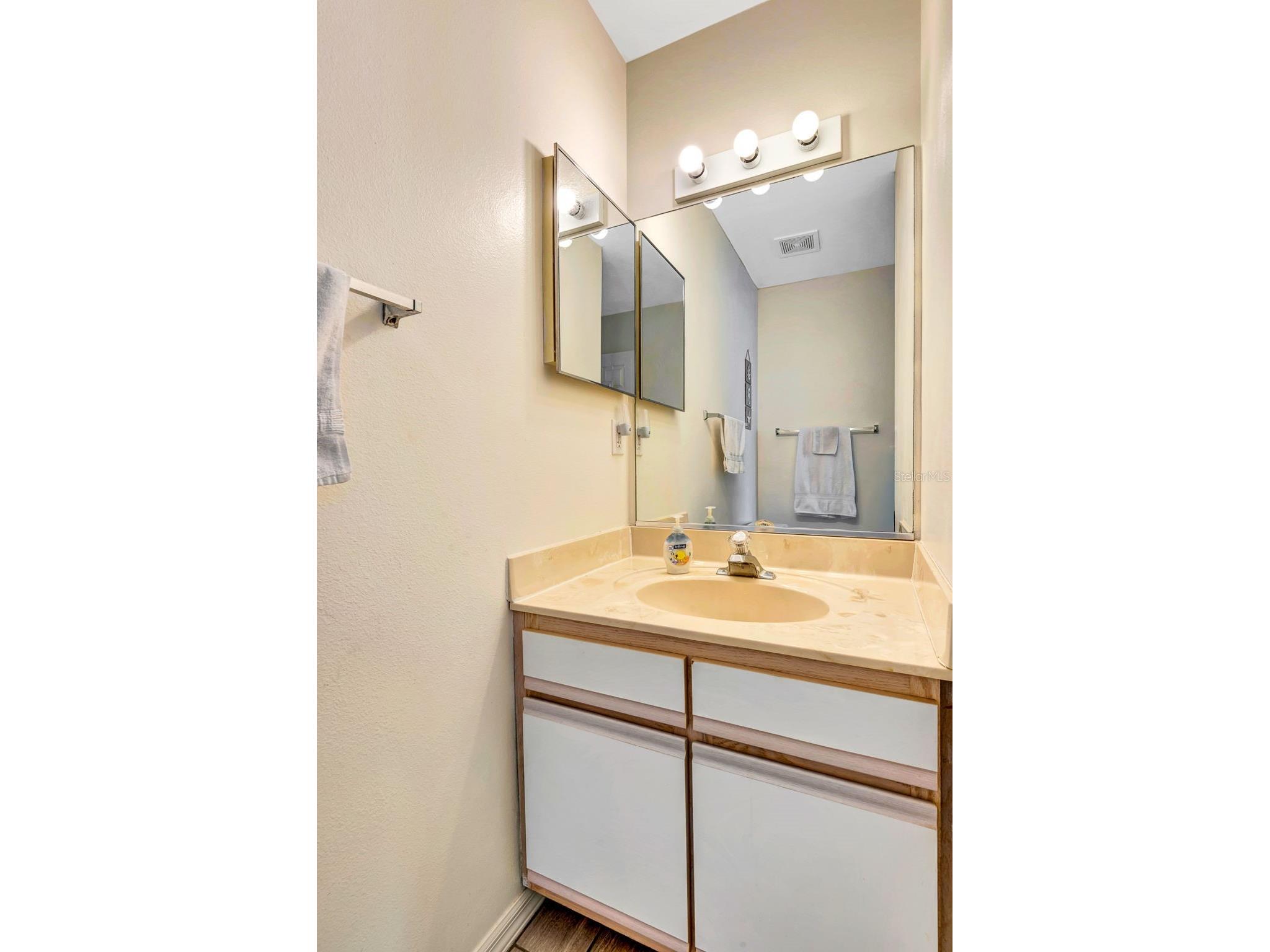 2409 Avenue B Bradenton Beach FL 34217 A4682915 image21