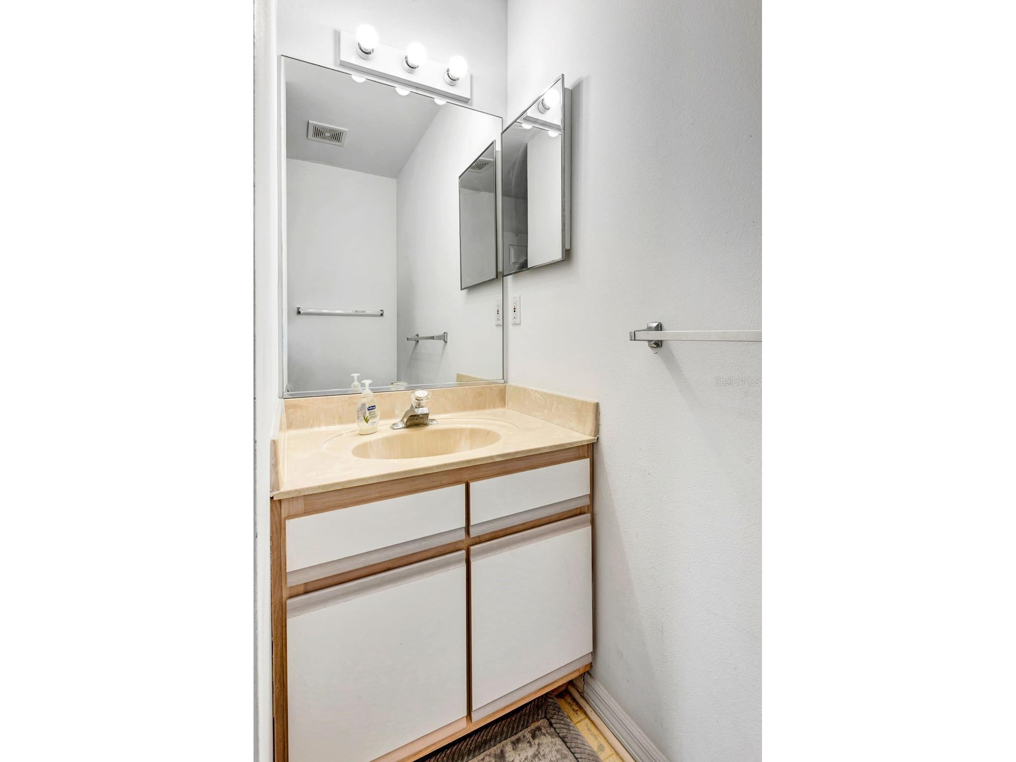 2409 Avenue B Bradenton Beach FL 34217 A4682915 image43