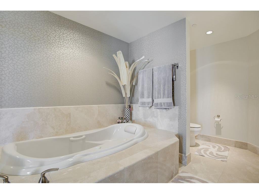 241 Riverside Drive #207 Daytona Beach FL 32117 V4941403 image20