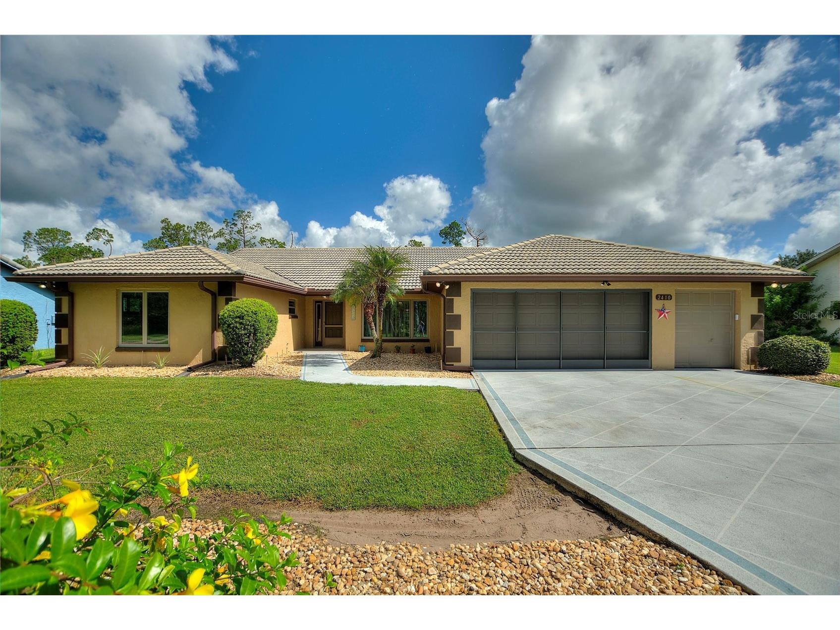 2410 Allamanda Drive Indian Lake Estates FL 33855 - LAKE WALK IN WATER TB8420531 image1