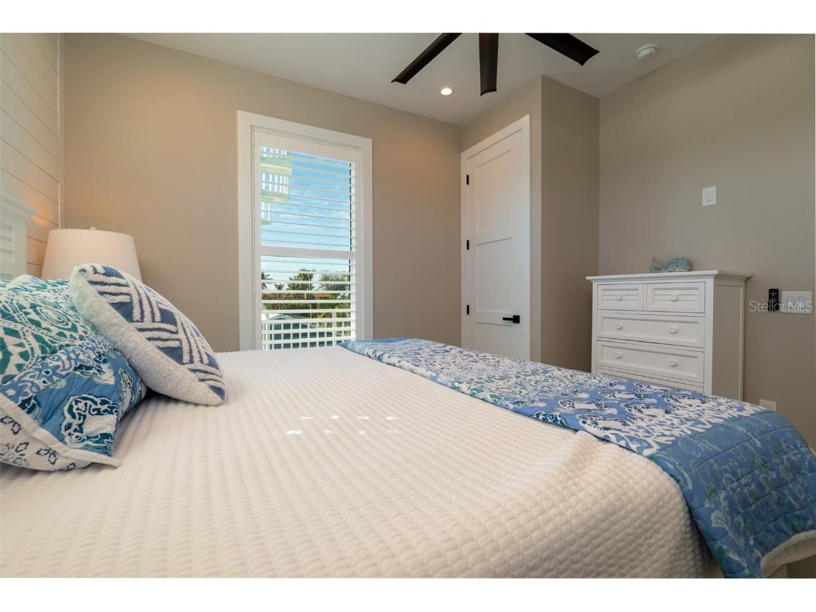 2410 Avenue B Bradenton Beach FL 34217 A4658000 image19