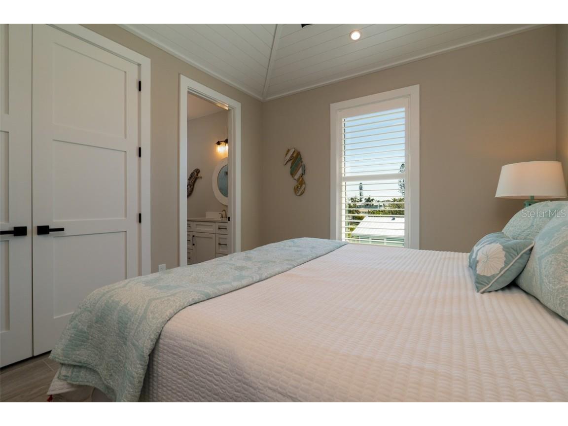 2410 Avenue B Bradenton Beach FL 34217 A4658000 image22