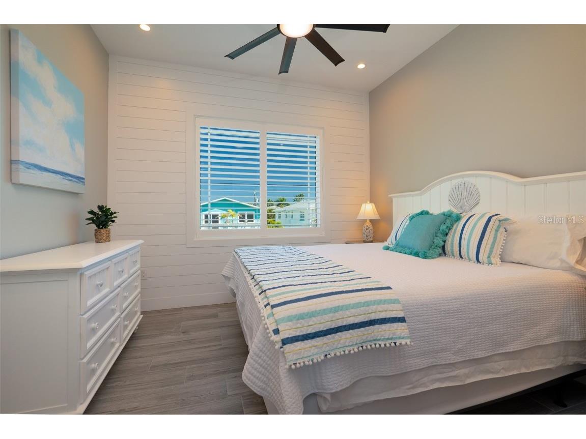 2410 Avenue B Bradenton Beach FL 34217 A4658000 image29