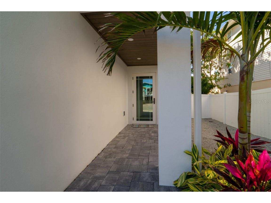 2410 Avenue B Bradenton Beach FL 34217 A4658000 image4