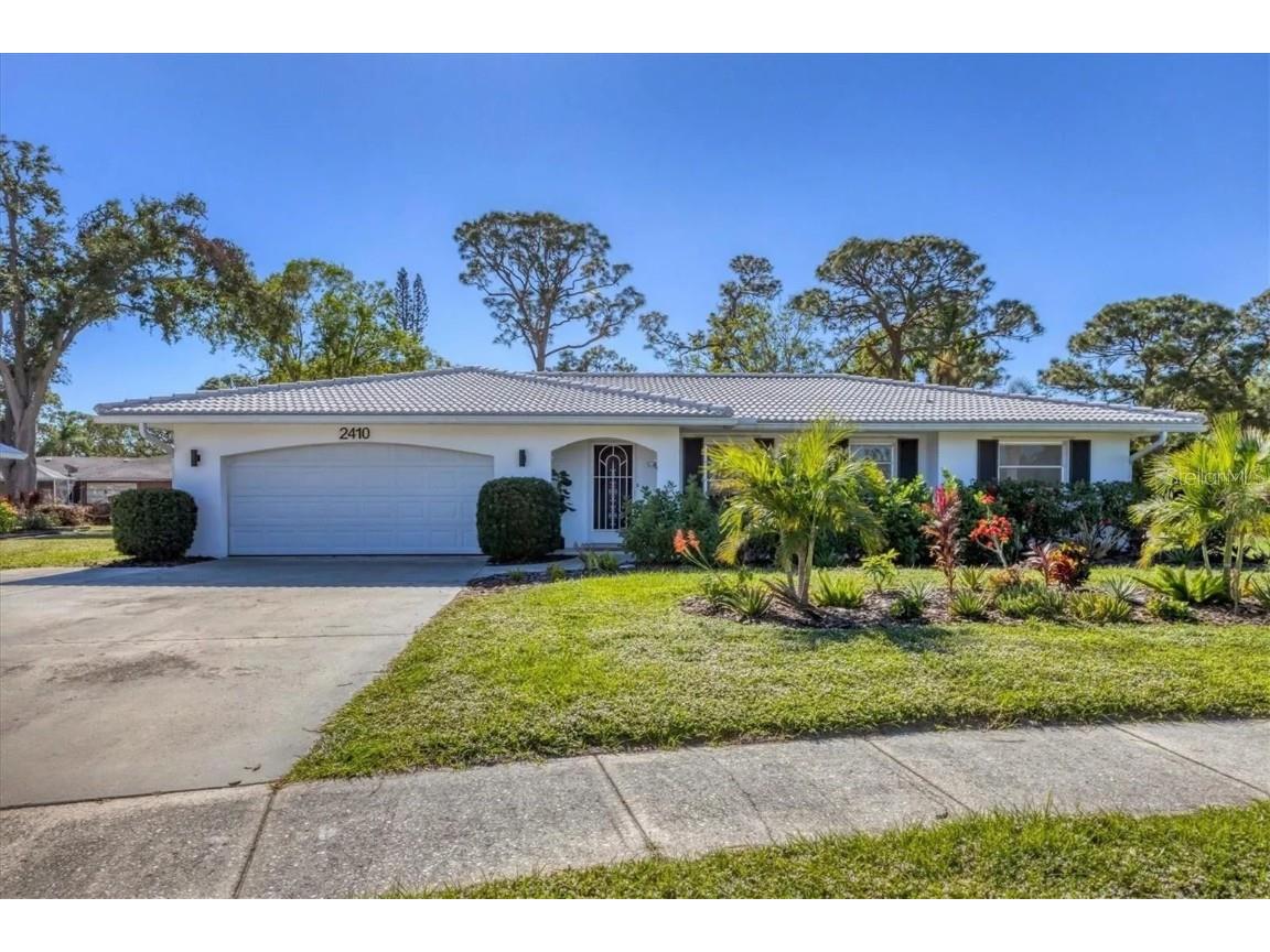 2410 Cass Street Sarasota FL 34231 A4672343 image1