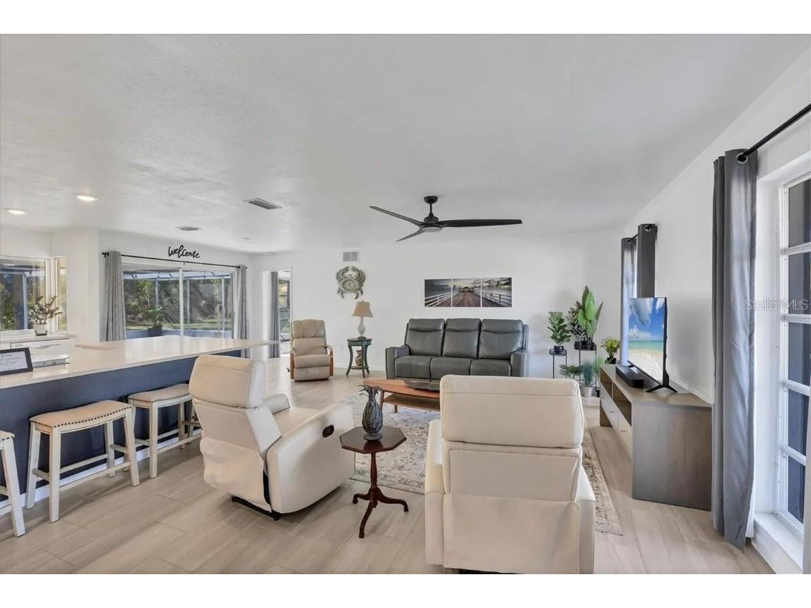 2410 Cass Street Sarasota FL 34231 A4672343 image4