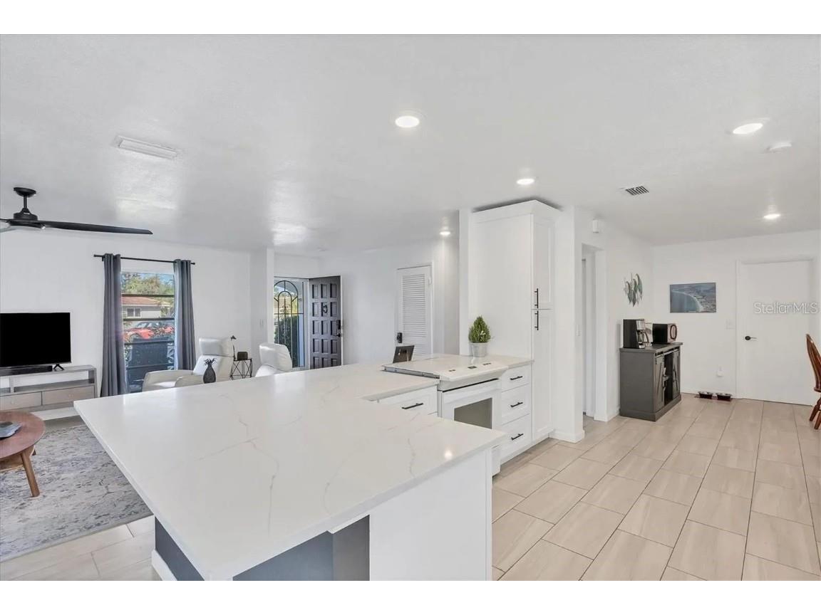 2410 Cass Street Sarasota FL 34231 A4672343 image8