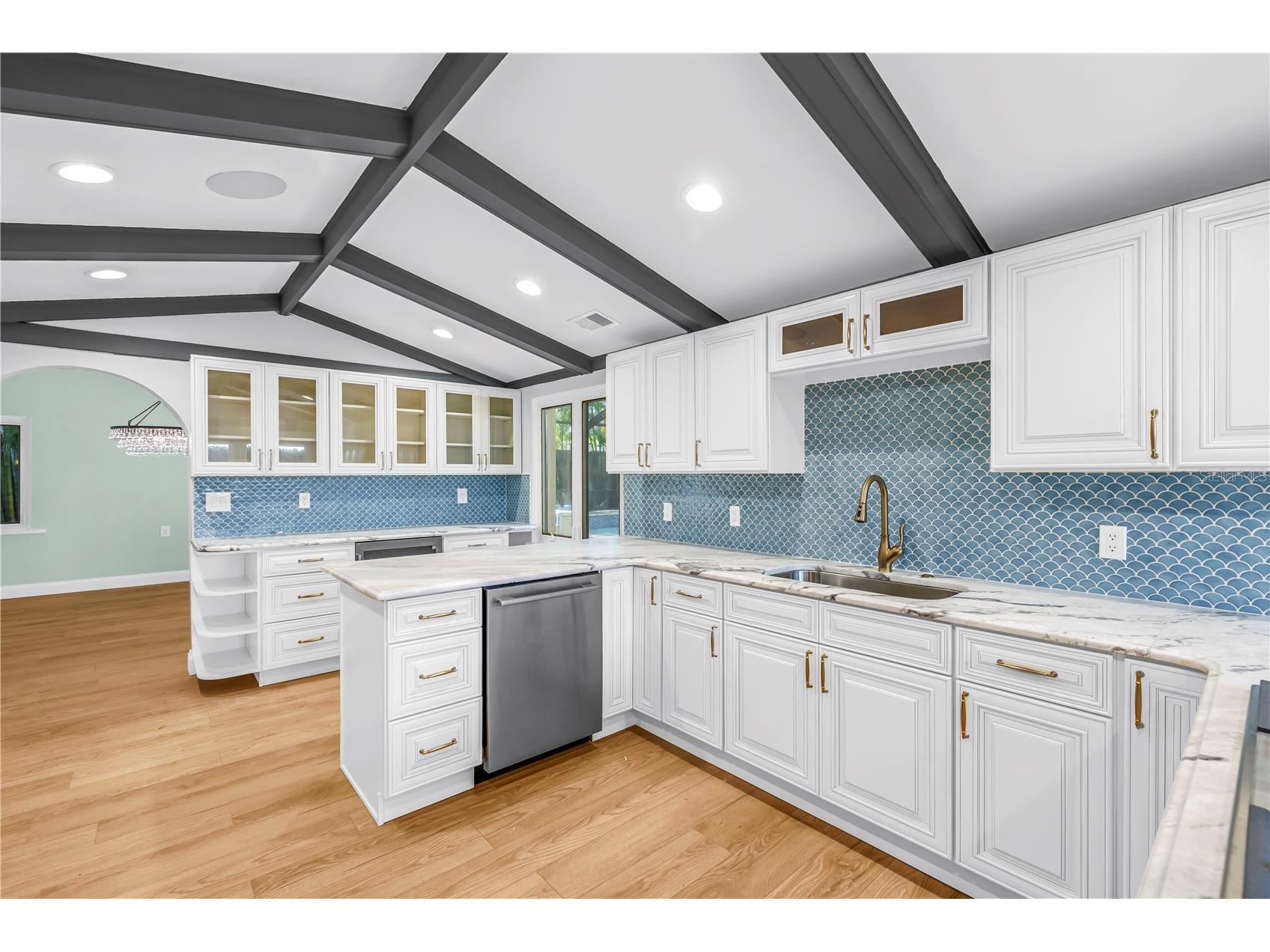 2410 Coffee Pot Boulevard NE Saint Petersburg FL 33704 TB8487123 image18