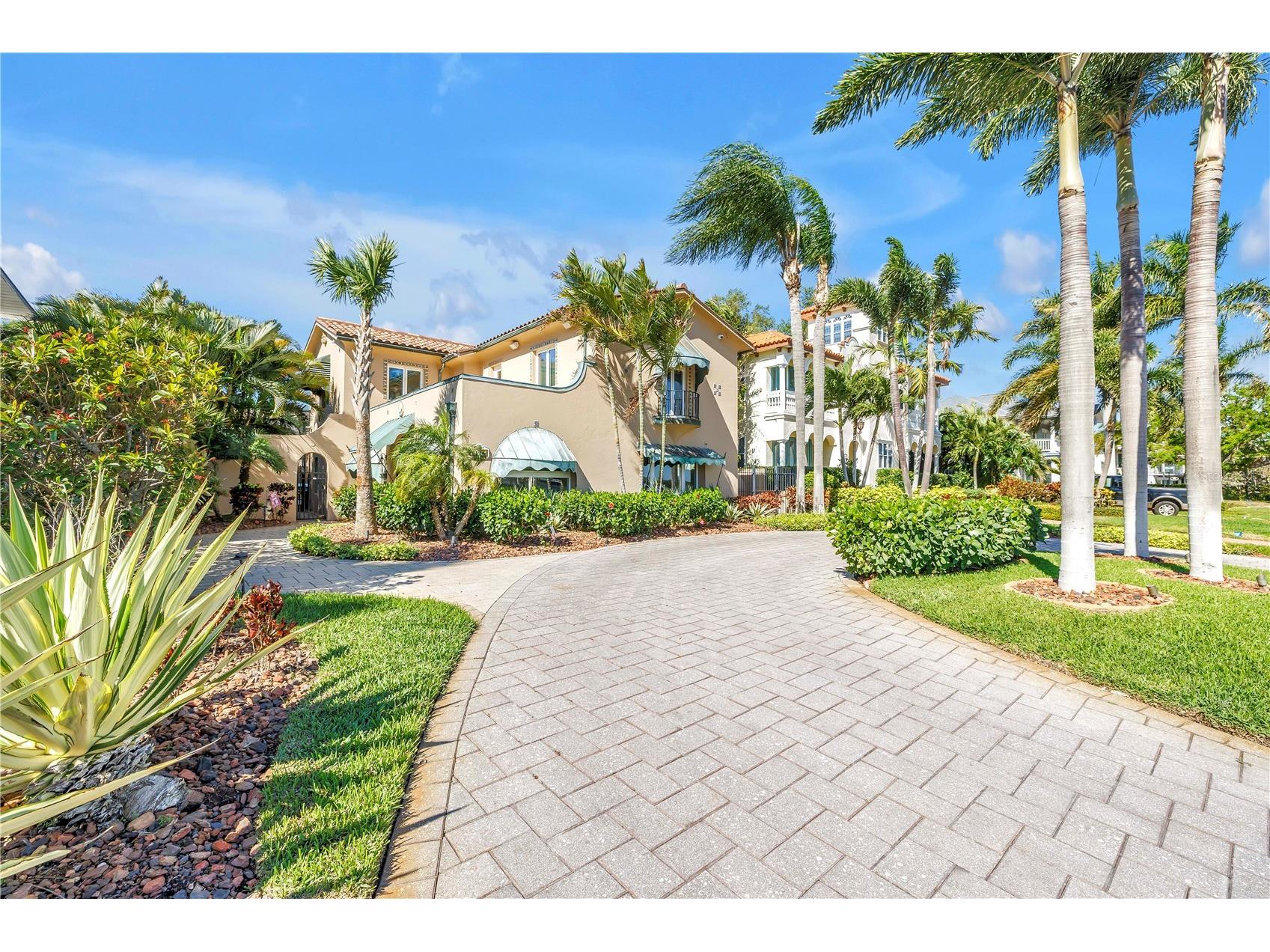 2410 Coffee Pot Boulevard NE Saint Petersburg FL 33704 TB8487123 image2