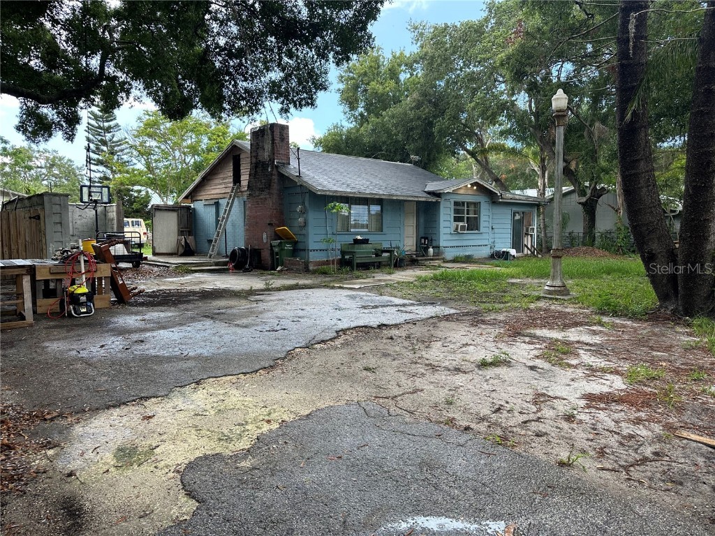 2410 Novus Street Sarasota FL 34237 A4615172 image1