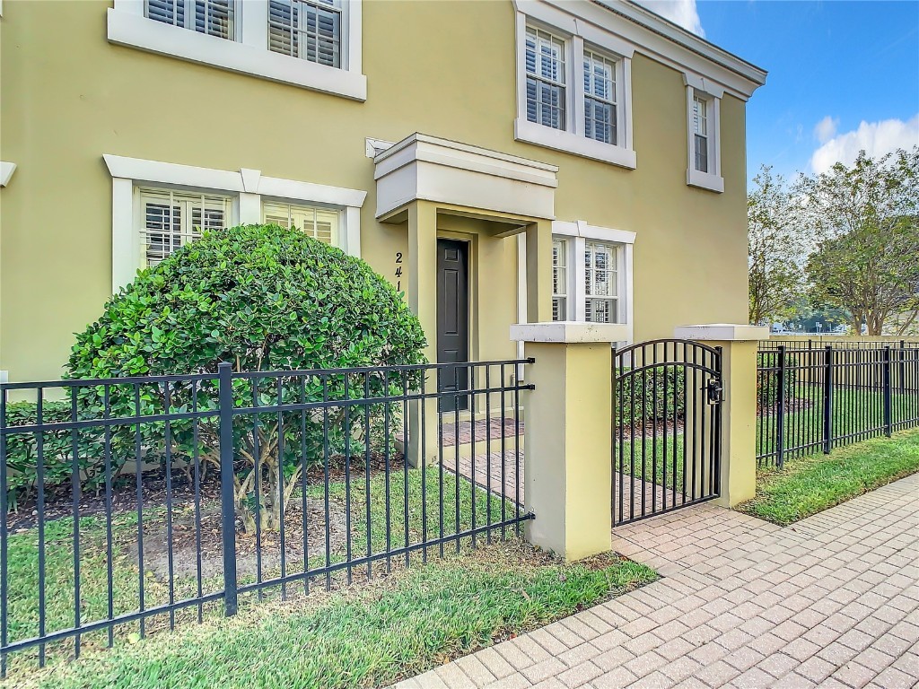 2410 Victoria Gardens Ln Tampa FL 33609 A4591399 image1