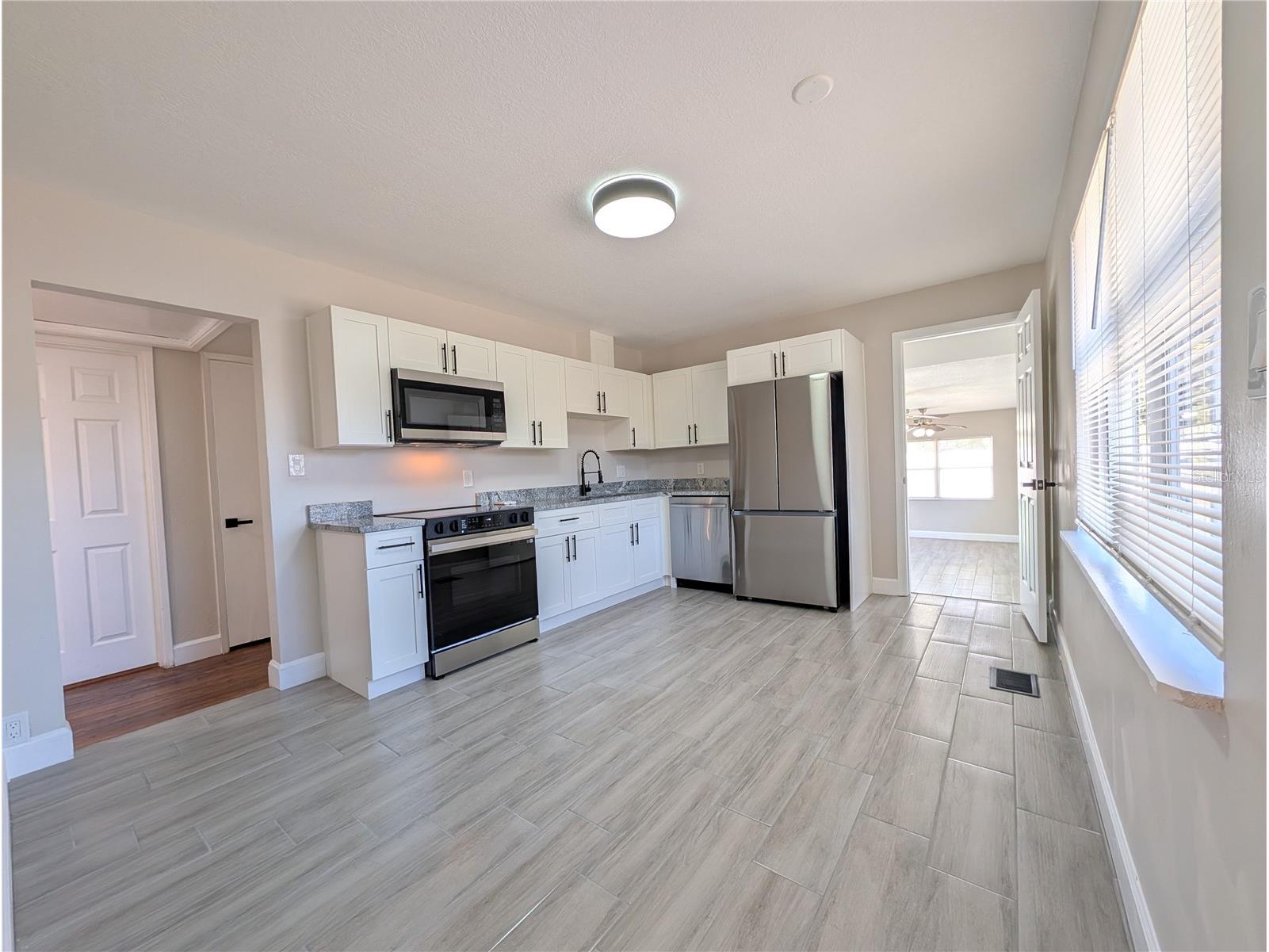 2411 45th Street S Saint Petersburg FL 33711 TB8465191 image7