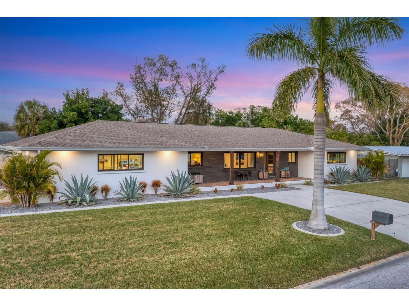 2411 Valencia Drive Sarasota FL 34239 A4683111 image1