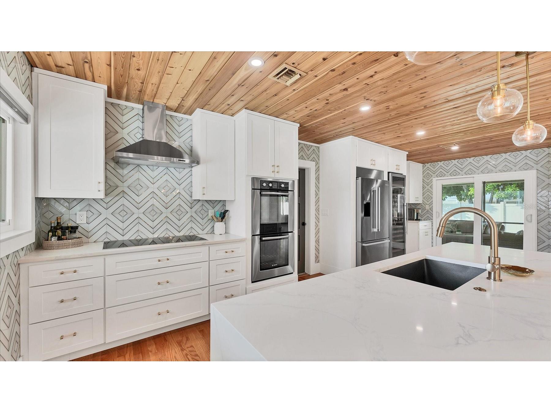 2411 Valencia Drive Sarasota FL 34239 A4683111 image11