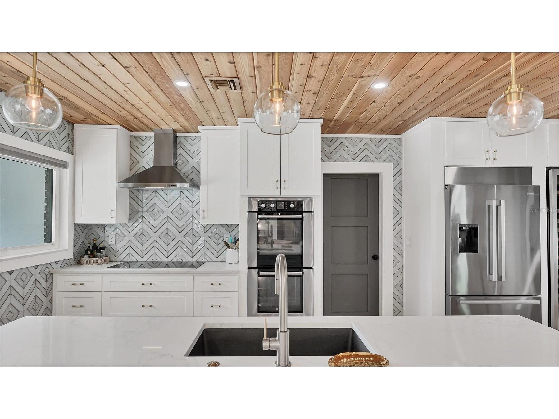 2411 Valencia Drive Sarasota FL 34239 A4683111 image13